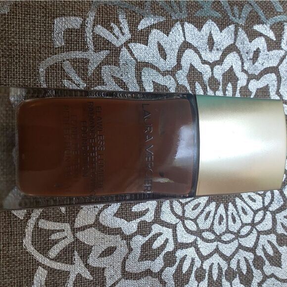 NIB Laura Mercier Foundation- 6N1 Truffle Color - Picture 10 of 10